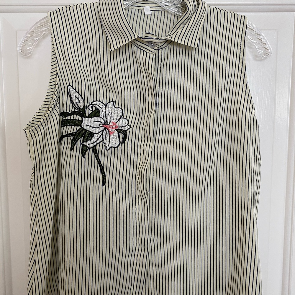 Sleeveless button-down top. Never used. Fits XS-S.